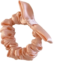 Elastico per capelli in raso rosa con fiocco elegante per acconciature da donna