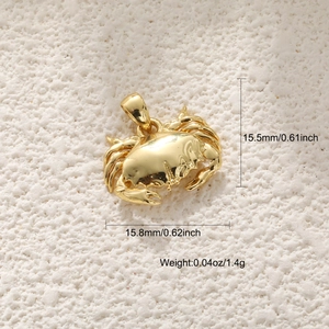 Detailed size view of a gold crab pendant measuring 15.8mm by 15.5mm and 1.4g weight