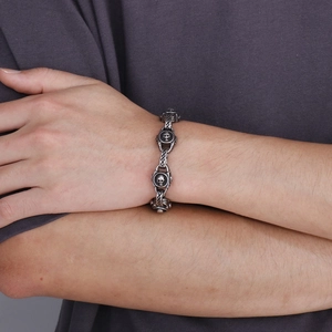 Bracciale punk con teschio da uomo in acciaio inossidabile con finitura argento antico