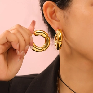 Chic hollow bamboo joint C-shaped earrings in polished gold-plated stainless steel
