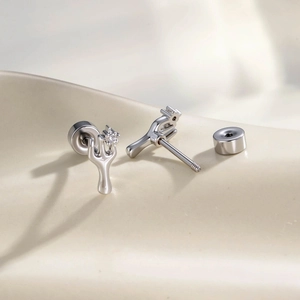 Star-shaped micro-paved zircon earring studs in silver finish for cartilage piercing