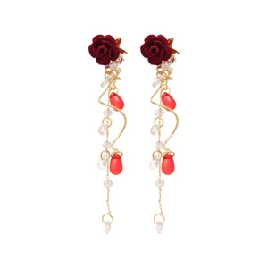 Elegante Ohrringe mit roten beflockten Blumen, Goldspirale und Kristallperlen