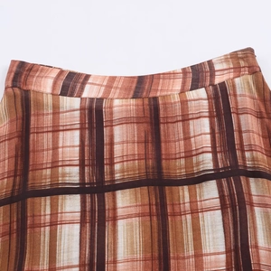 Falda midi de cuadros de invierno de talle alto con detalle de tela texturizada marrón