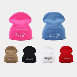 Bonnet En Tricot Acrylique Hiver Chaud Broderie Lettres Baby Girl Streetwear Décontracté Pour Femmes