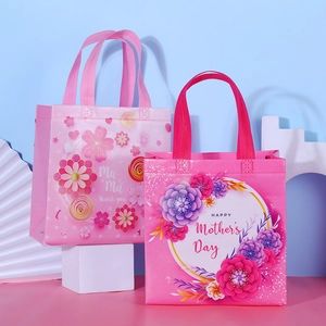 Pink Mother's Day non-woven gift bags with floral patterns and Mama Thank You text