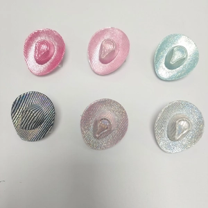 Dettaglio di 6 mini cappelli da cowboy laser colorati per bottiglie e decori di festa