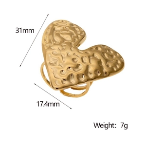 Detail view of gold heart ring showing dimensions 31mm and hammered texture finish