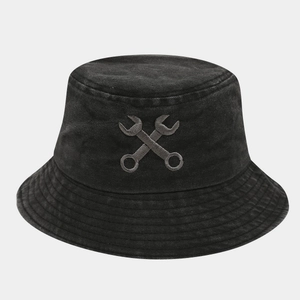 Bob vintage en coton lavé avec broderie créative de clés croisées en gris foncé