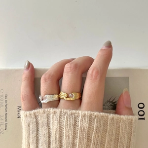 Irregular textured gold and silver S925 rings with round zircon on fingers