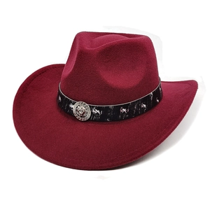 Chapeau de cowboy classique en feutre de laine bordeaux avec boucle décorative tête de lion