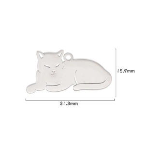 Detailed size view of silver cat pendant measuring 31.3mm by 15.9mm on white background