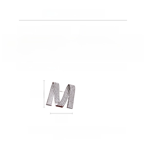 Guide des tailles détaillé pour broche M en cristal avec dimensions 4,5cm x 5cm et poids