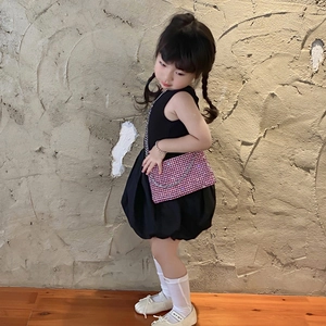 Stylish pink rhinestone crossbody chain bag for girls in fashion trendy square design