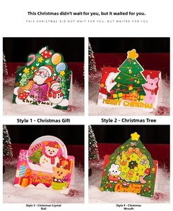 Détail macro de cartes de Noël 3D avec des motifs de rennes et du Père Noël