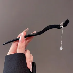 Elegant Chinese hair pin with silver butterfly and pearl tassel for traditional hanfu outfits