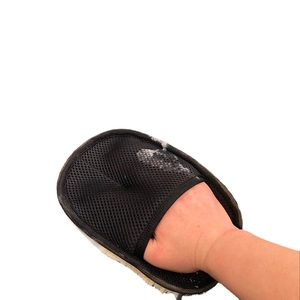 Wash mitt for car detailing with black breathable mesh and thick plush fleece material
