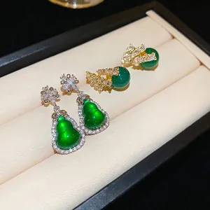 Orecchini A Pendente Hulu In Agata Artificiale Verde Smeraldo Con Zirconia E Perno Per Orecchino In Argento Sterling 925