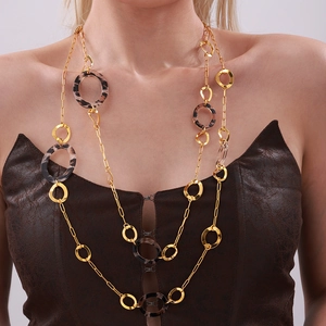 Retro double-layer gold chain necklace with leopard acrylic rings on a model