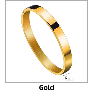 Dettaglio del bracciale dorato 8mm in acciaio inossidabile lucido con chiusura laterale