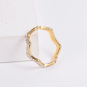 Minimalist gold wavy ring with sparkling pavé cubic zirconia on textured stone base