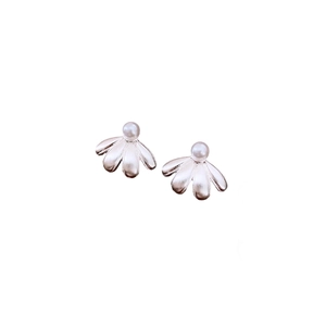 French vintage silver needle pearl flower stud earrings with elegant petal metal design