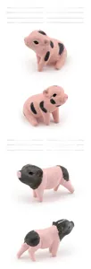 Detailed view of miniature pig models showing sizes and textures for farm animal sets