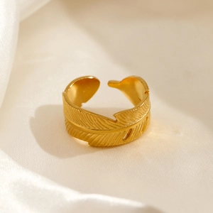 Adjustable golden stainless steel leaf ring with detailed feather texture in retro style