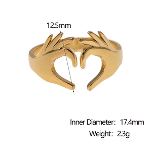 Detailed view of the 18k gold plated heart-shaped ring with size and weight dimensions