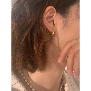 Minimalist 925 silver tulip U-shaped gold hoop earrings for women on a model