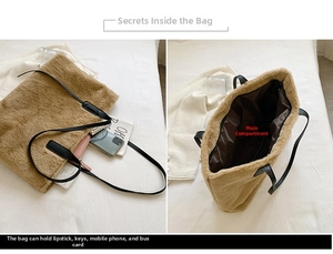 Vista interna dettagliata che mostra la grande capacità e la cerniera della borsa in peluche