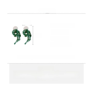 Detailed size chart for irregular stone earrings showing dimensions 8.2cm by 6cm height