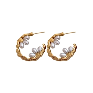 Gold-plated C-shaped earrings with textured finish and three white drop pearls