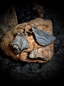 Détails de pendentifs en agate naturelle irrégulière faite à la main avec bordure en bronze