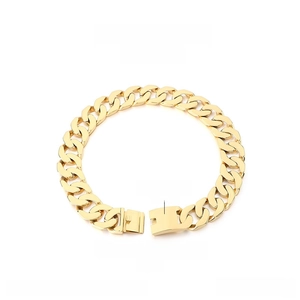 Detail view of 30mm gold stainless steel curb chain showing dimensions and heavy weight