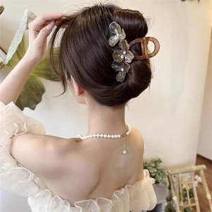Elegante amberkleurige hars bloem haarklem met strass steentjes voor opgestoken haar
