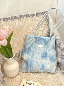 Tie-dye light blue lace tote bag with wave patterns for women beach vacation style