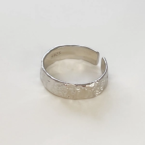 Minimalist S925 sterling silver open ring with unique irregular hammered texture finish