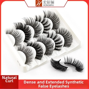 Vue macro de faux cils synthétiques denses et bouclés, lot de 5 avec texture 3D précise