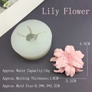 Top view of cherry blossom silicone mold with dimensions 6.3x6.3x2.2cm for DIY baking