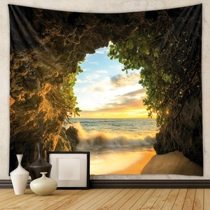 Détail de tapisserie bohème montrant un coucher de soleil sur l'océan à travers une grotte