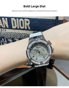Gros plan d'une montre à quartz argentée pour femme avec lunette diamant et bracelet silicone