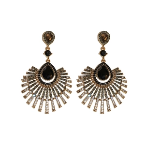 Boucles d'oreilles pendantes en forme d'éventail doré vintage avec strass et gemmes