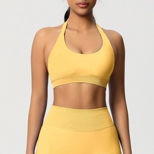 Texture détaillée de l'ensemble brassière de sport jaune citron et legging taille haute