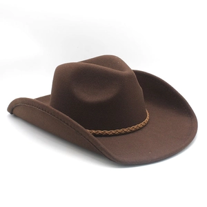 Chapeau de cowboy marron foncé en feutre avec ruban tressé et bord large classique