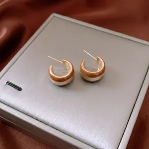French vintage C-shaped gold-plated earrings with caramel lacquer stripes for women