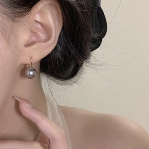 Elegant 18K gold plated pearl hook earrings with dark grey pearls worn on model