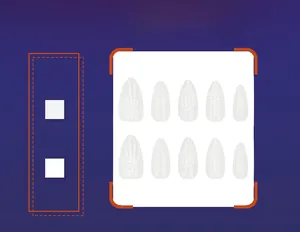 Detail von kurzen Mandel-Nägeln mit 3D-Skelett-Relief für Halloween-Nageldesign
