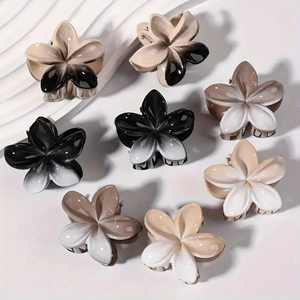 Lot de 8 pinces à cheveux fleurs dégradé marron présentées dans un plateau blanc