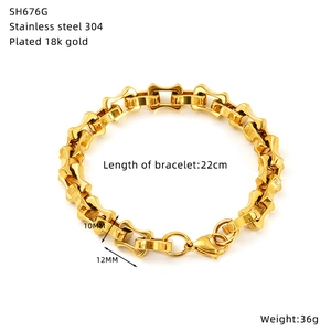 Macro view of 22cm 18K gold-plated stainless steel chain bracelet with lobster clasp details