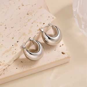 Boucles d'oreilles gouttes d'eau épaisses en argent poli de style minimaliste chic